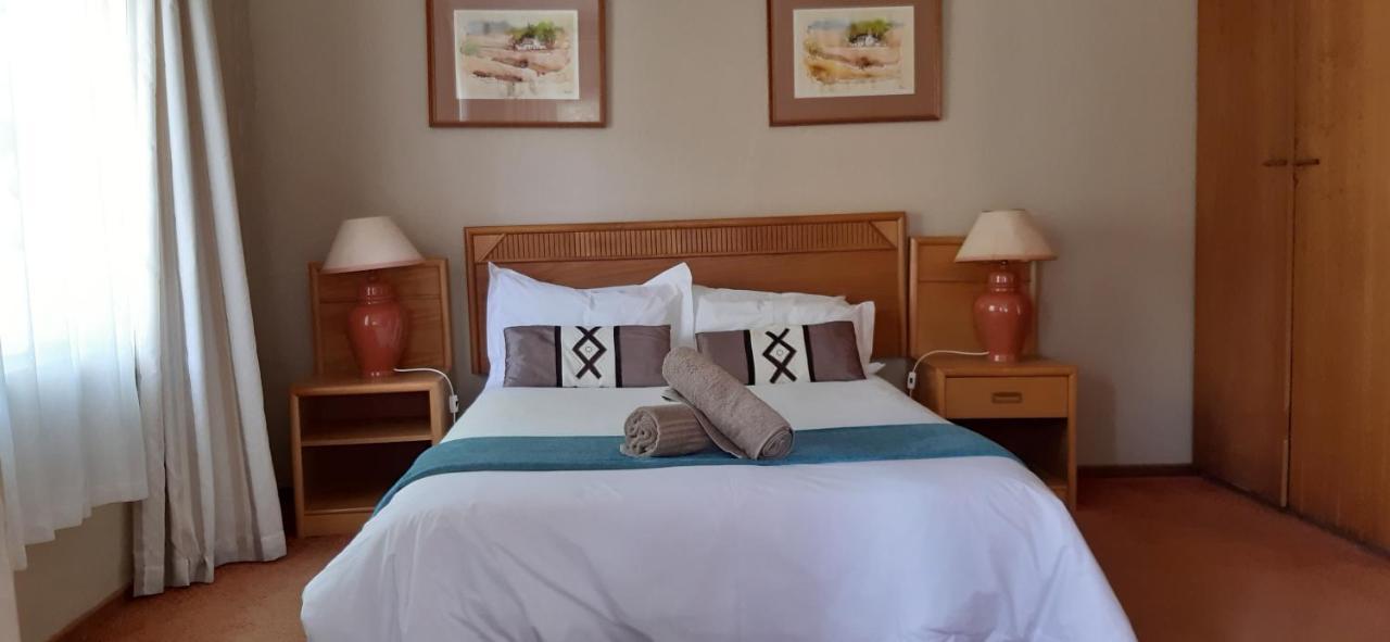 The Historic Hogsback Inn Bagian luar foto