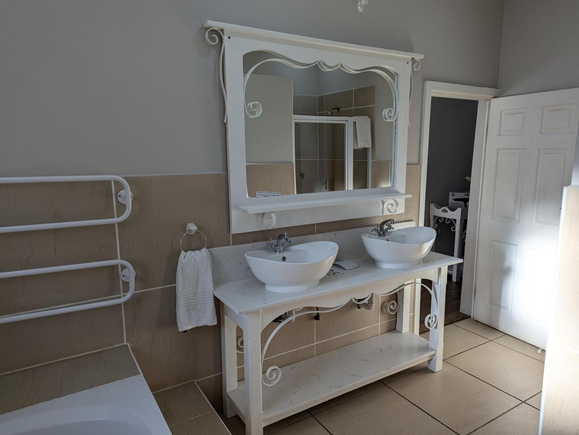 The Historic Hogsback Inn Ruang foto